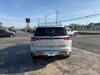 2023 Nissan Pathfinder Platinum
